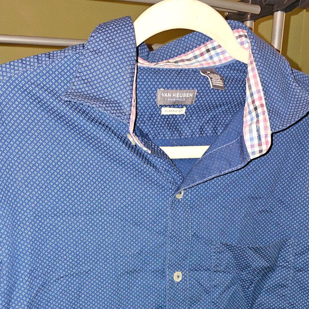 Men’s Van Heusen Long Sleeve Button-Down Shirt – Size Medium (15–15.5 Neck)